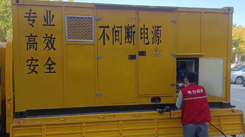 琼中柴油发电机组和UPS电源配合使用时，如何避免切换过程中的电力中断？